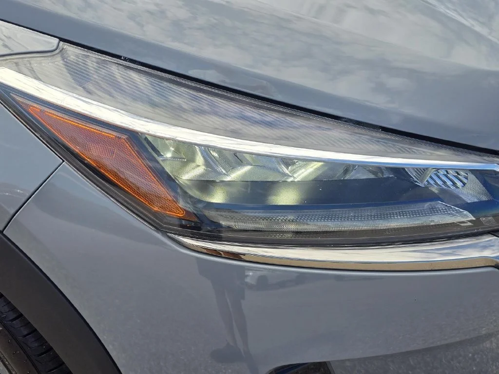 Used 2024 Gray Nissan SR image 5