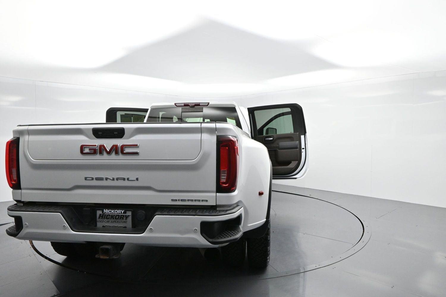 Used 2022 White Frost Tricoat GMC Denali image 46