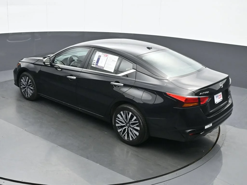 Used 2025 Black Nissan 2.5 SV image 19