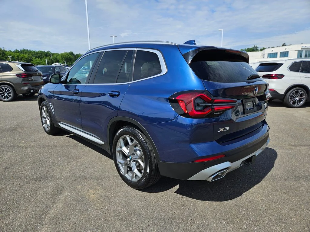 Used 2023 Phytonic Blue Metallic BMW xDrive30i image 5