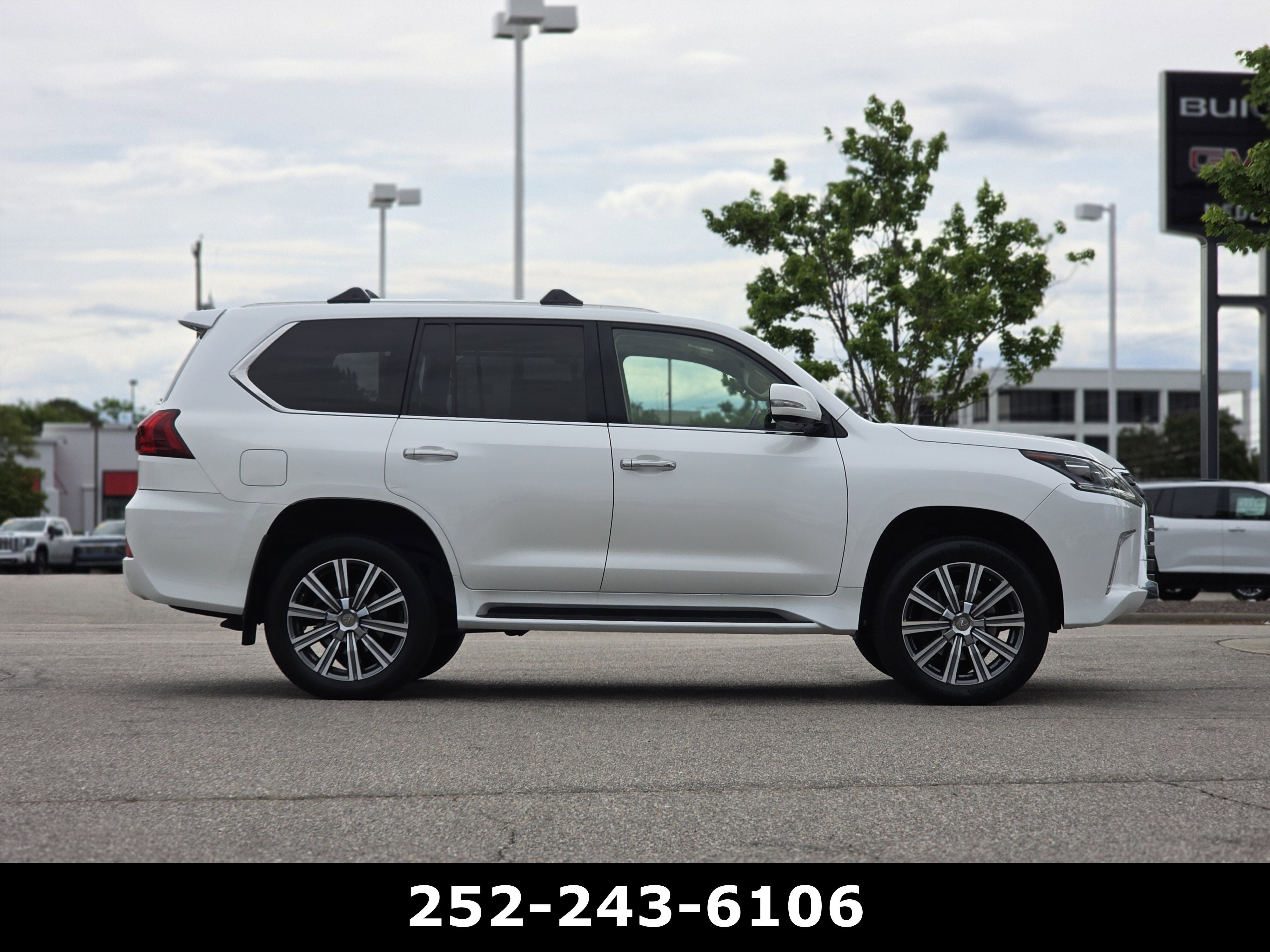 Used 2016 Starfire Pearl Lexus 570 image 8