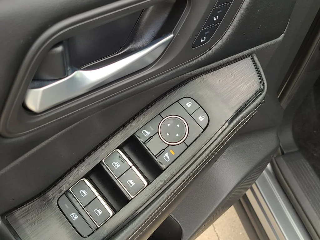 Used 2022 Gray Nissan SL image 22