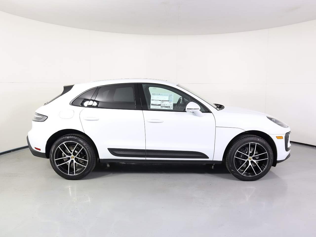2026 Porsche Macan - Photo 8