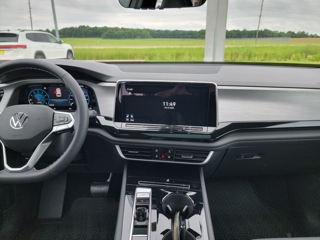 2025 Volkswagen Atlas Cross Sport SE w/Tech - Photo 35