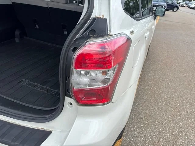 Used 2015 Satin White Pearl Subaru 2.5i Premium image 8