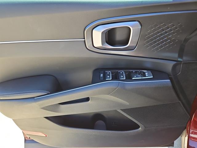 2025 Kia Sorento S - Photo 14