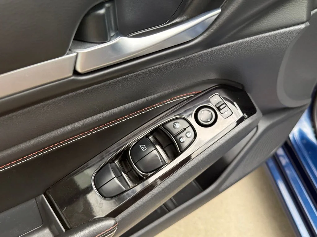 Used 2023 Blue Nissan 2.0 SR image 15