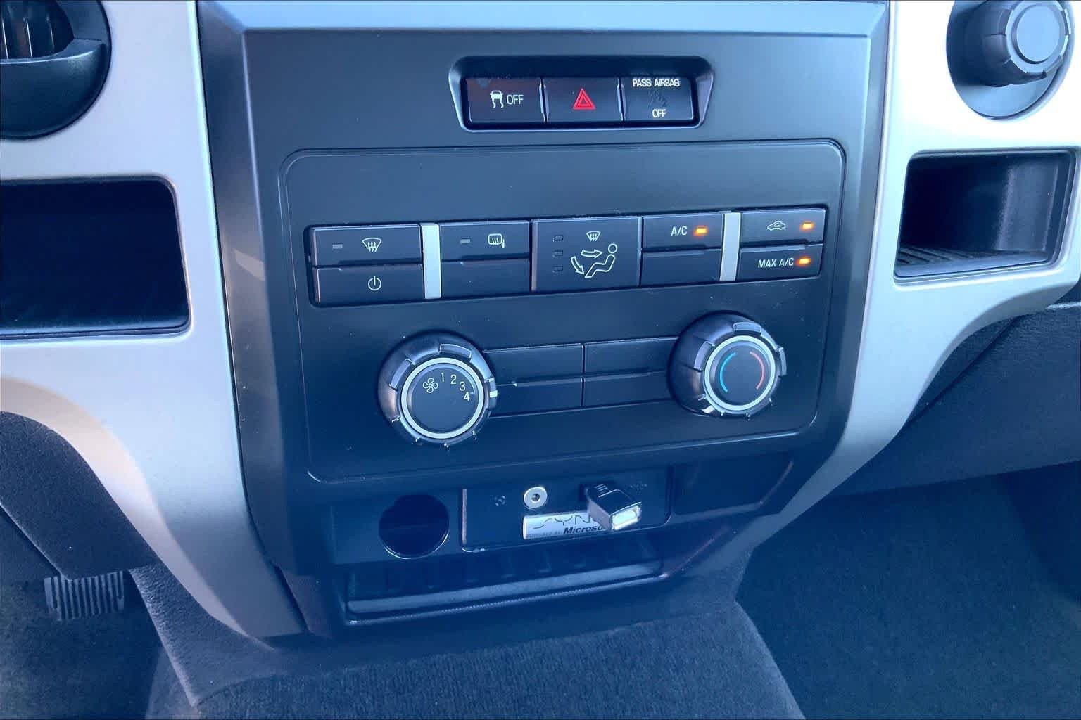 Used 2012 Dark Blue Pearl Metallic Ford XLT image 30
