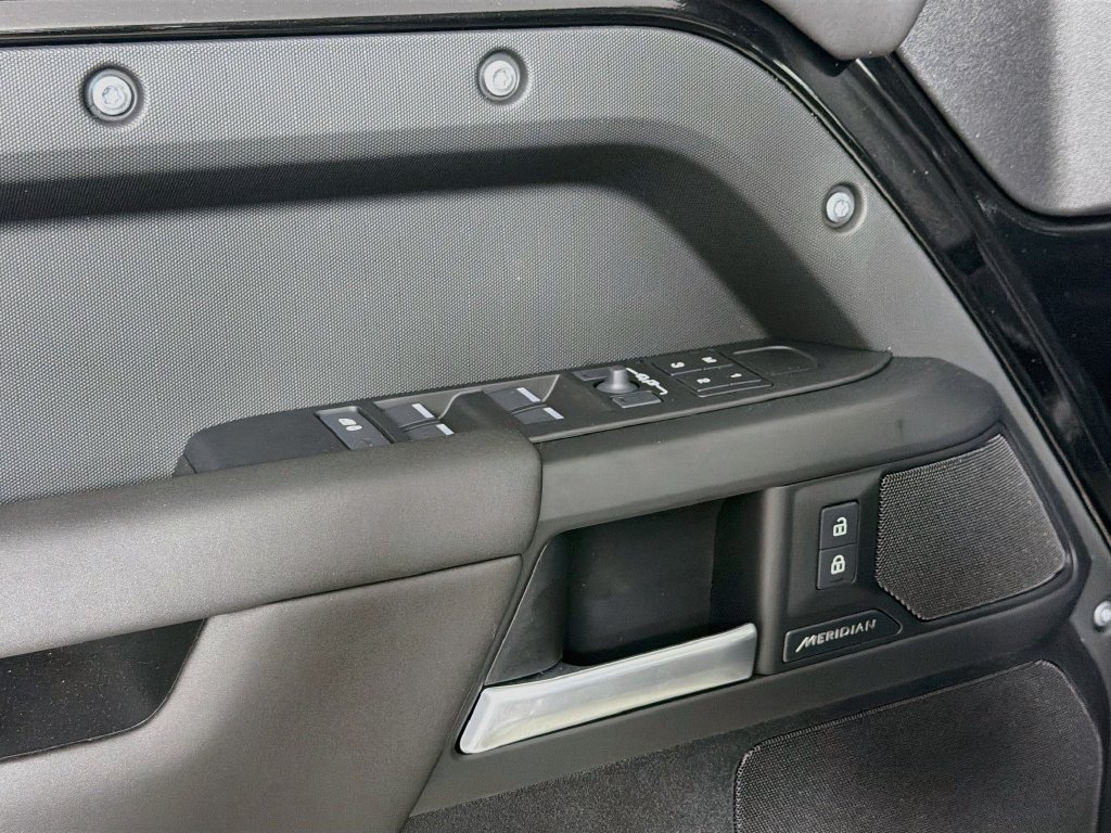 New 2026 Santorini Black Land Rover S image 18