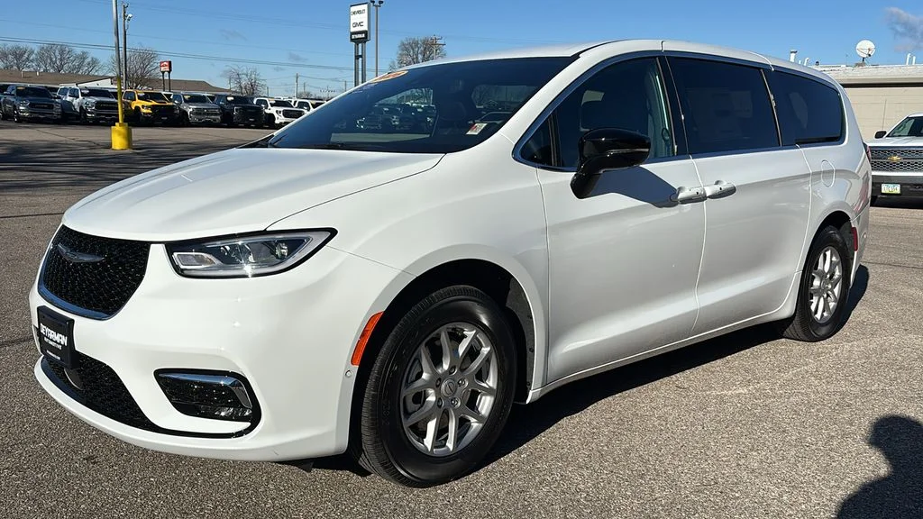 2026 Chrysler Pacifica Select - Photo 7
