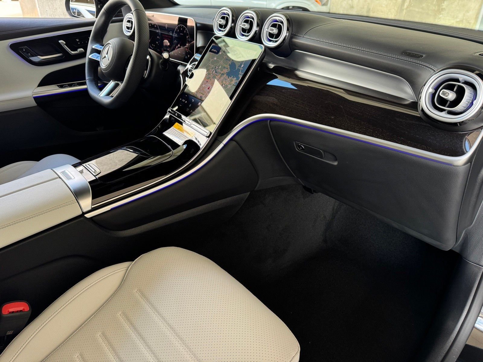 New 2026 Obsidian Black Metallic Mercedes-Benz GLC 300 image 15