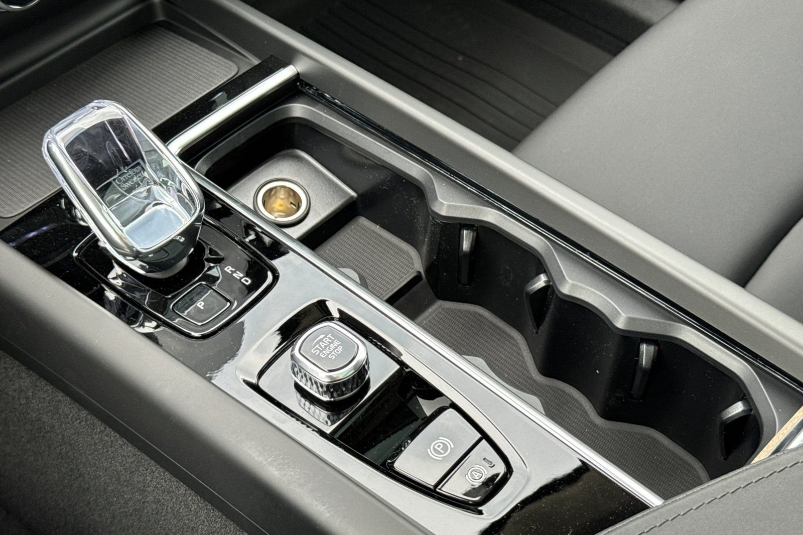 2026 Volvo XC60 Plus - Photo 21