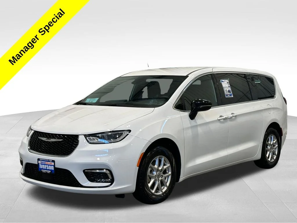 Used 2025 White Chrysler Select image 3