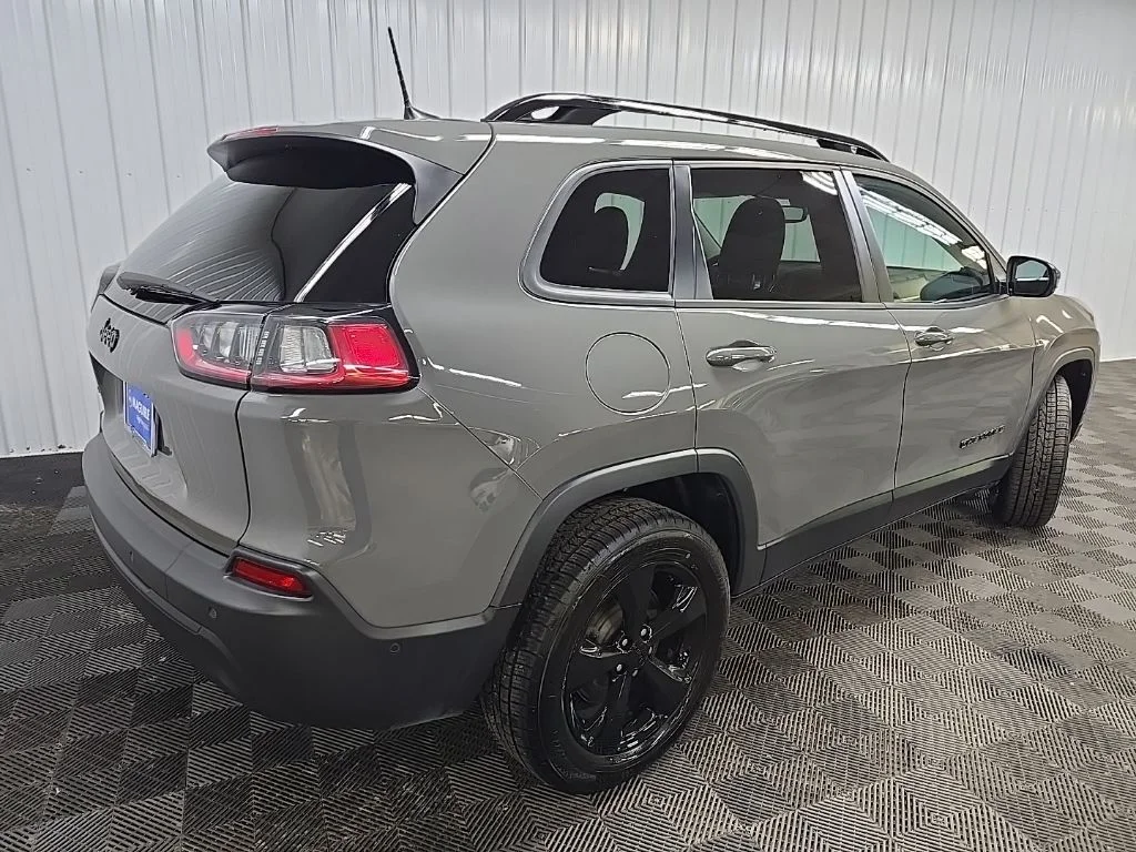 Used 2023 Gray Jeep Altitude image 12
