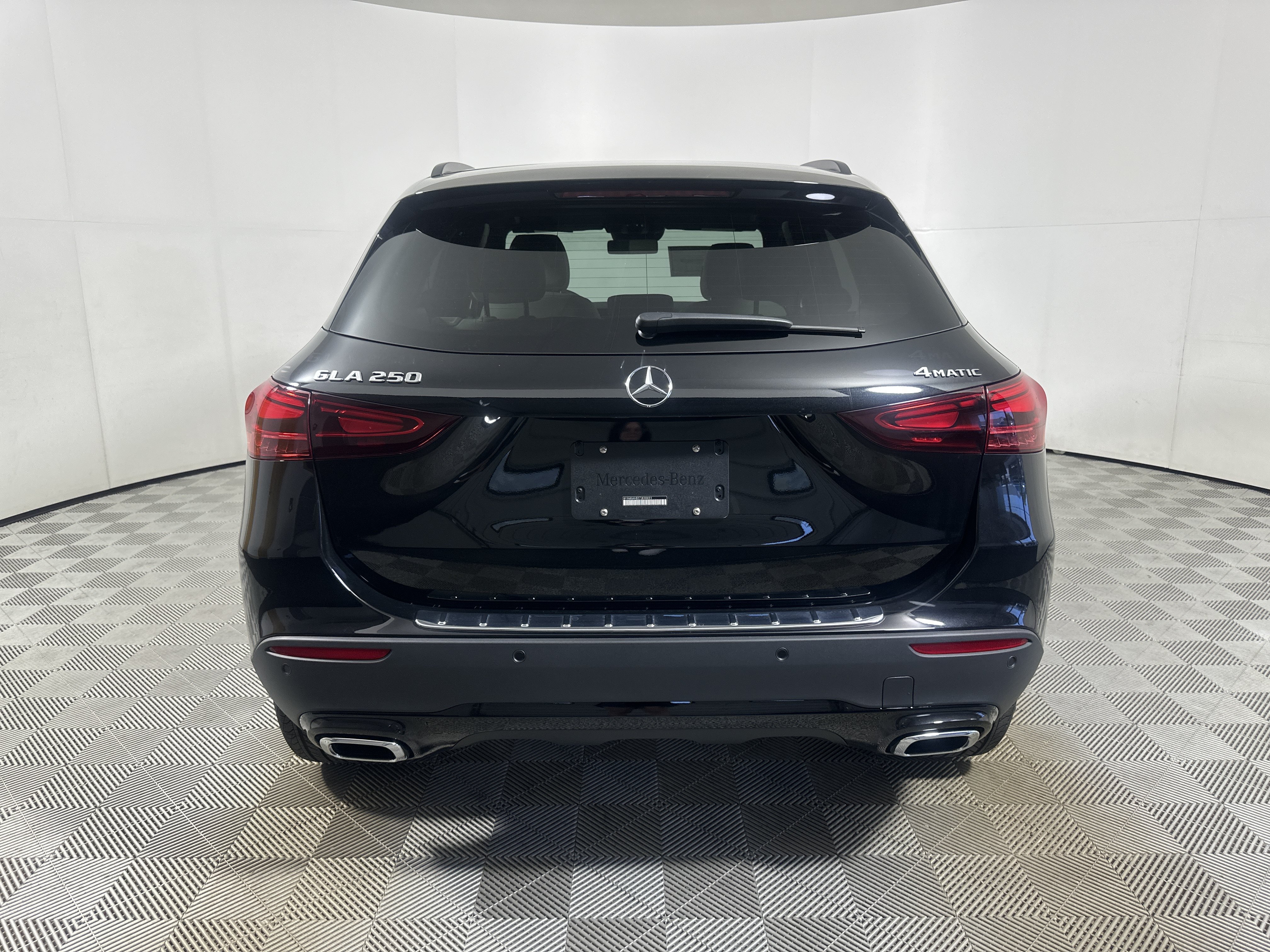 New 2026 COSMOS BLACK METALLIC Mercedes-Benz GLA 250 image 6