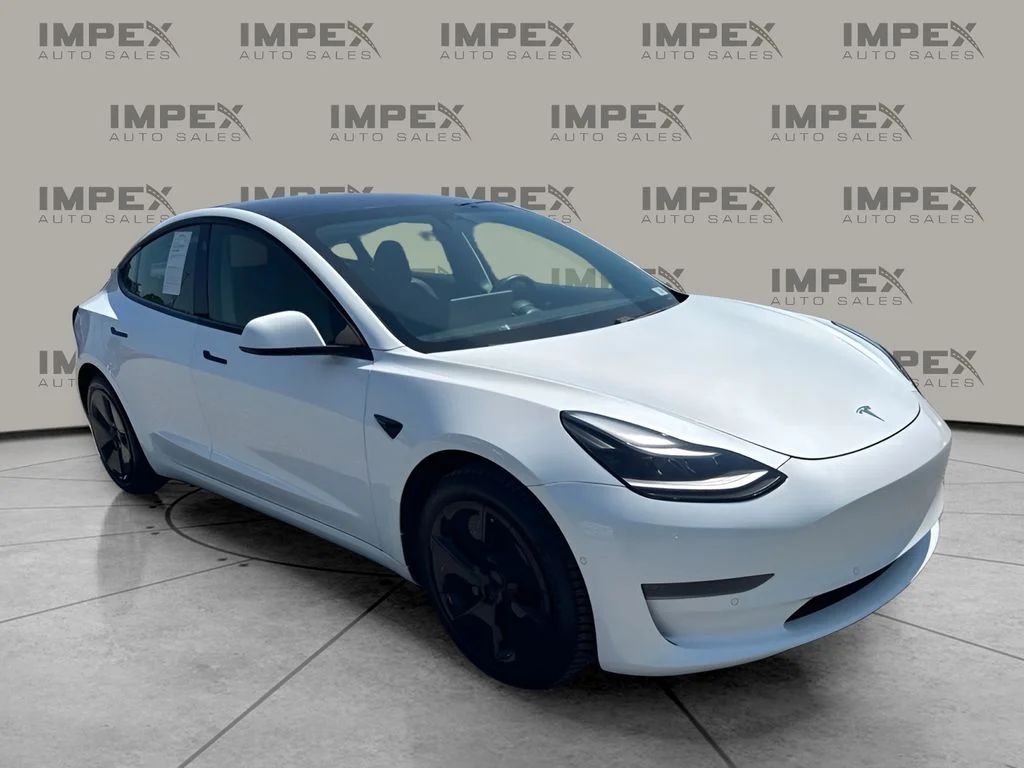 Used 2021  Tesla Standard Range Plus image 4