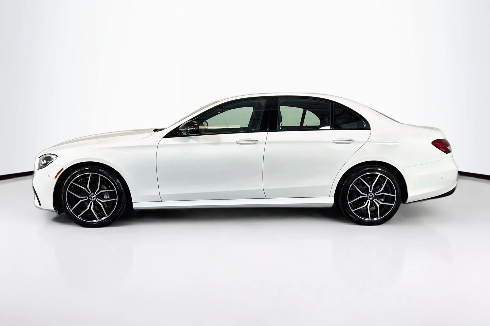 Used 2022 Manufaktur Diamond White Mercedes-Benz E 350 image 8
