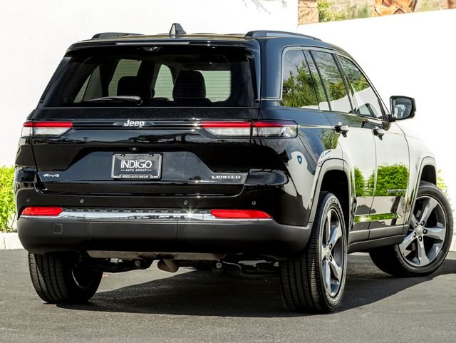 Used 2022 Diamond Black Crystal Pearlcoat Jeep Limited image 7