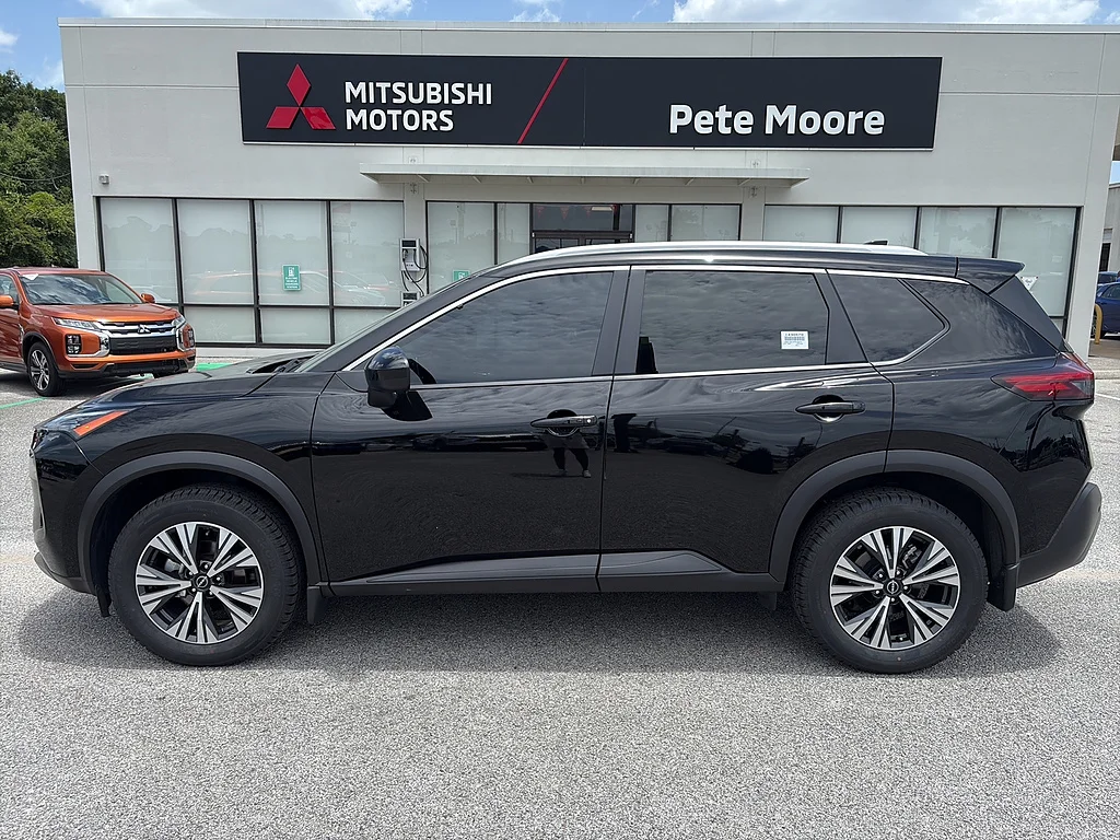 Used 2023 Super Black Nissan  image 3
