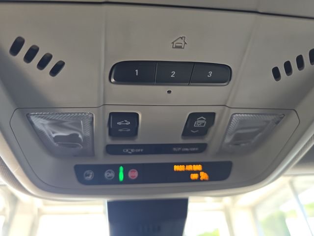Used 2023 White GMC Denali image 23