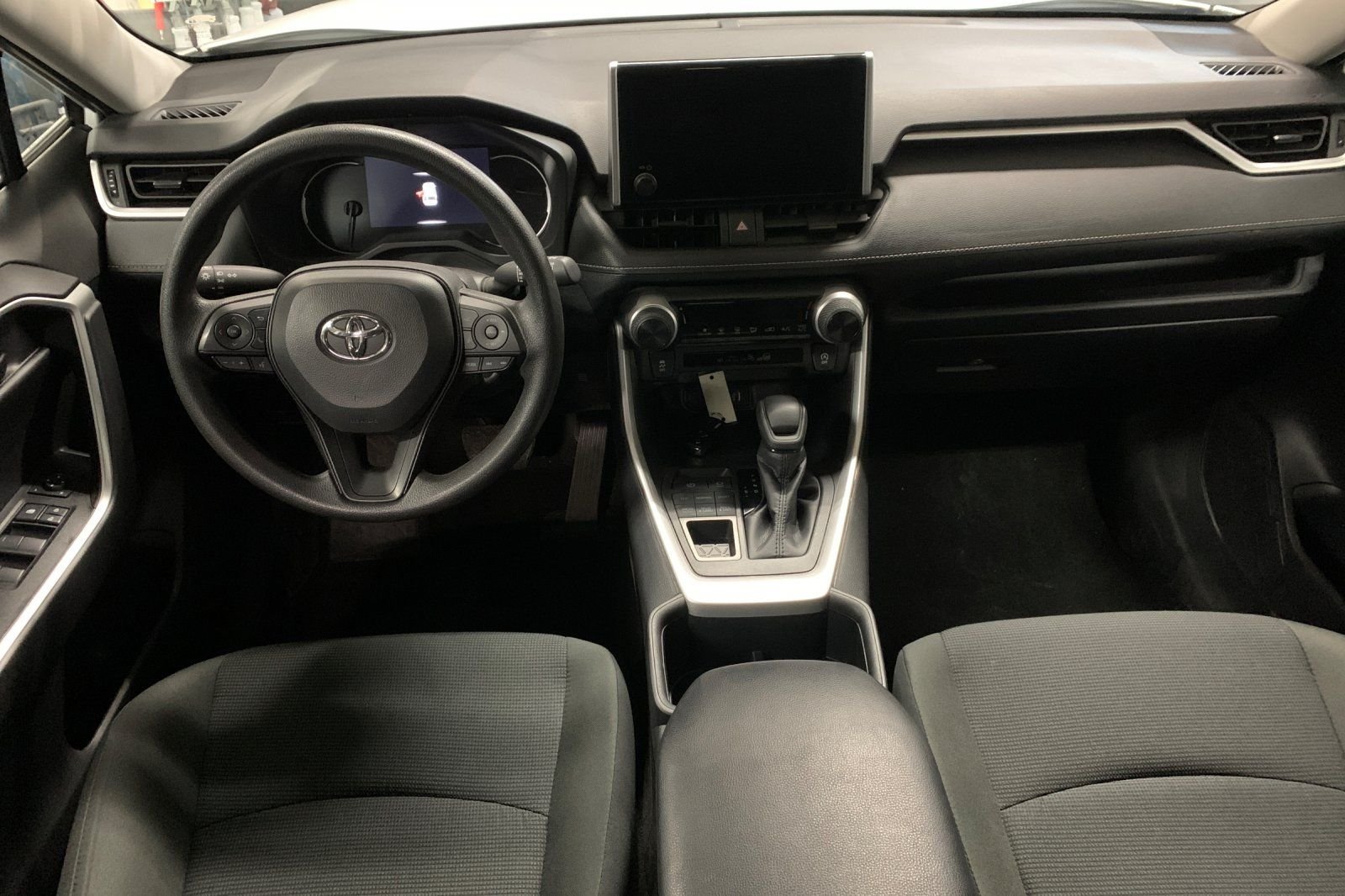 Used 2025 White Toyota LE image 16