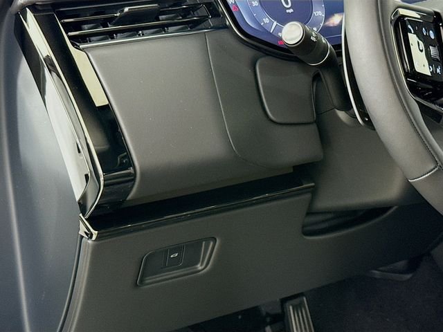 New 2026 Fuji White Land Rover Dynamic SE image 10