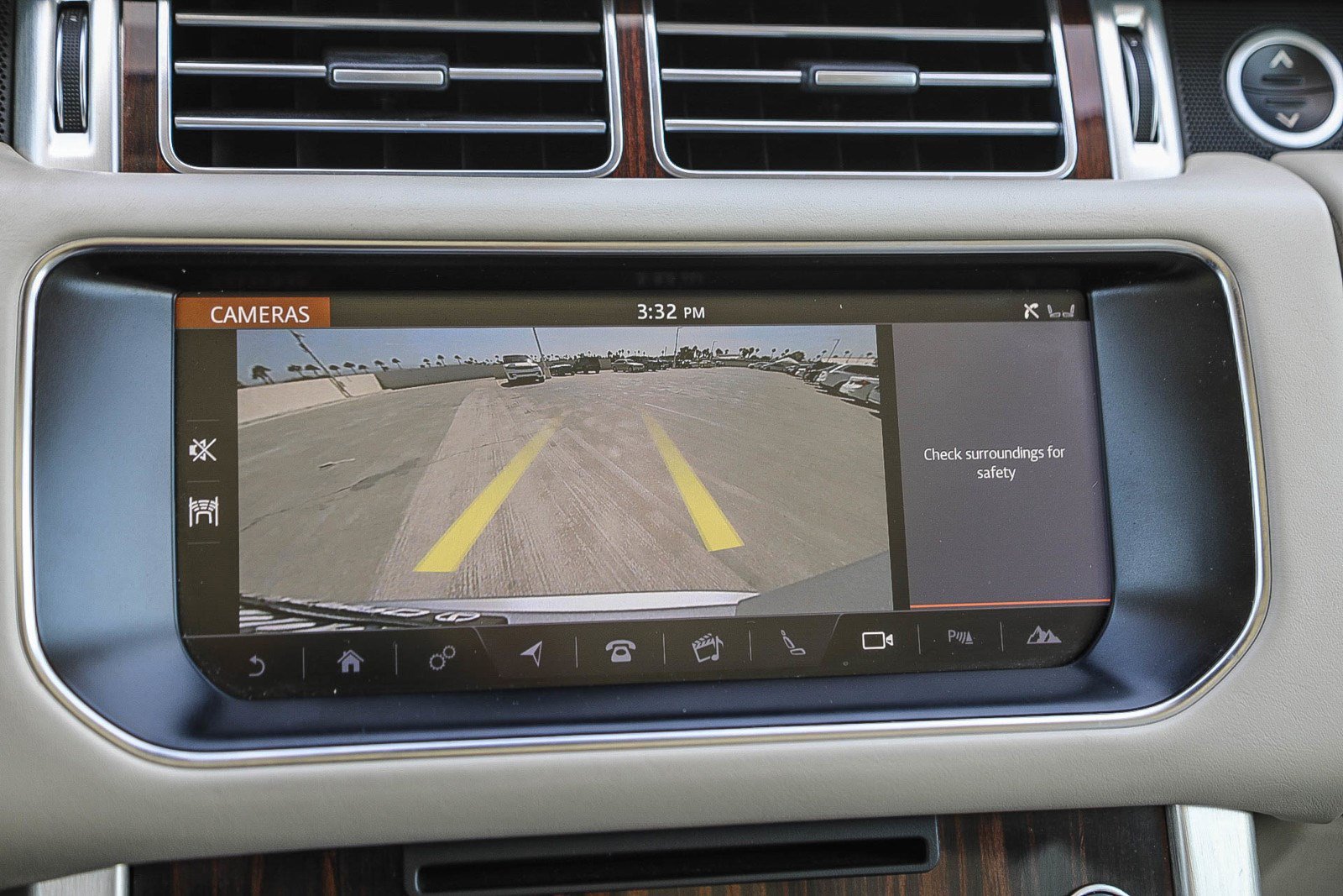 Used 2017 Indus Silver Land Rover HSE image 22