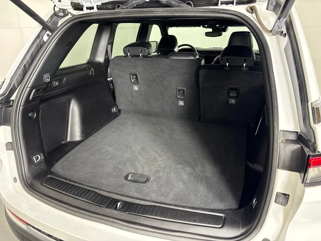 Used 2024 White Jeep 4xe image 21