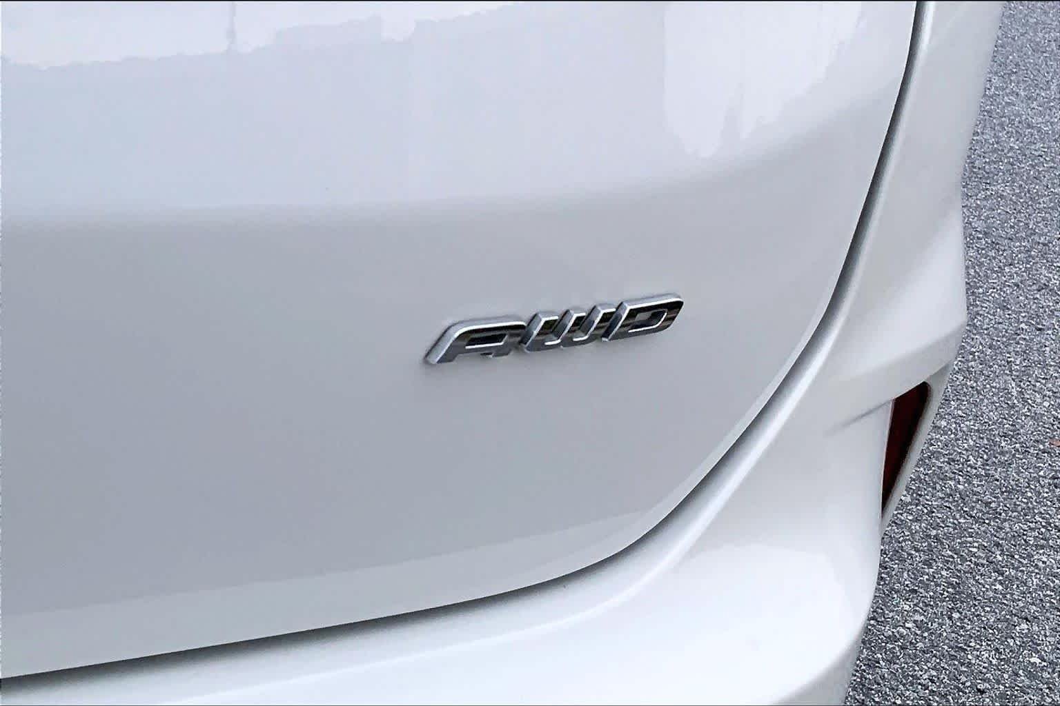 Used 2022 Star White Metallic Tri-Coat Ford Titanium image 10