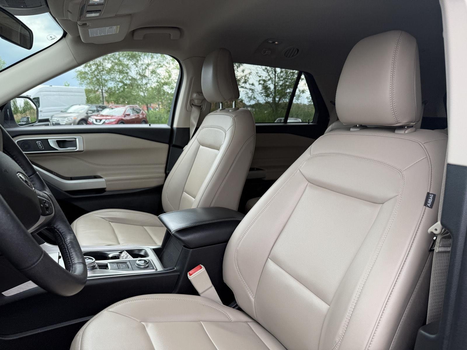 Used 2023 Star White Metallic Tri-Coat Ford XLT image 4