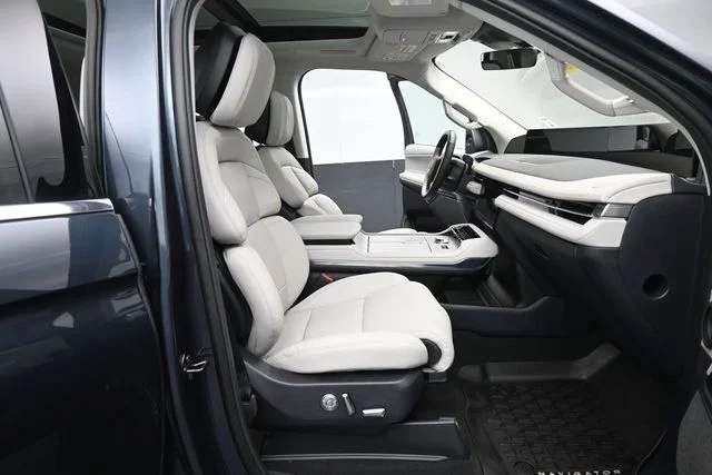 Used 2025 Blue Lincoln Reserve image 34