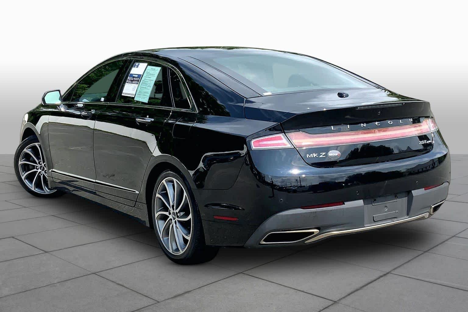 Used 2018 Black Velvet Lincoln Reserve image 12