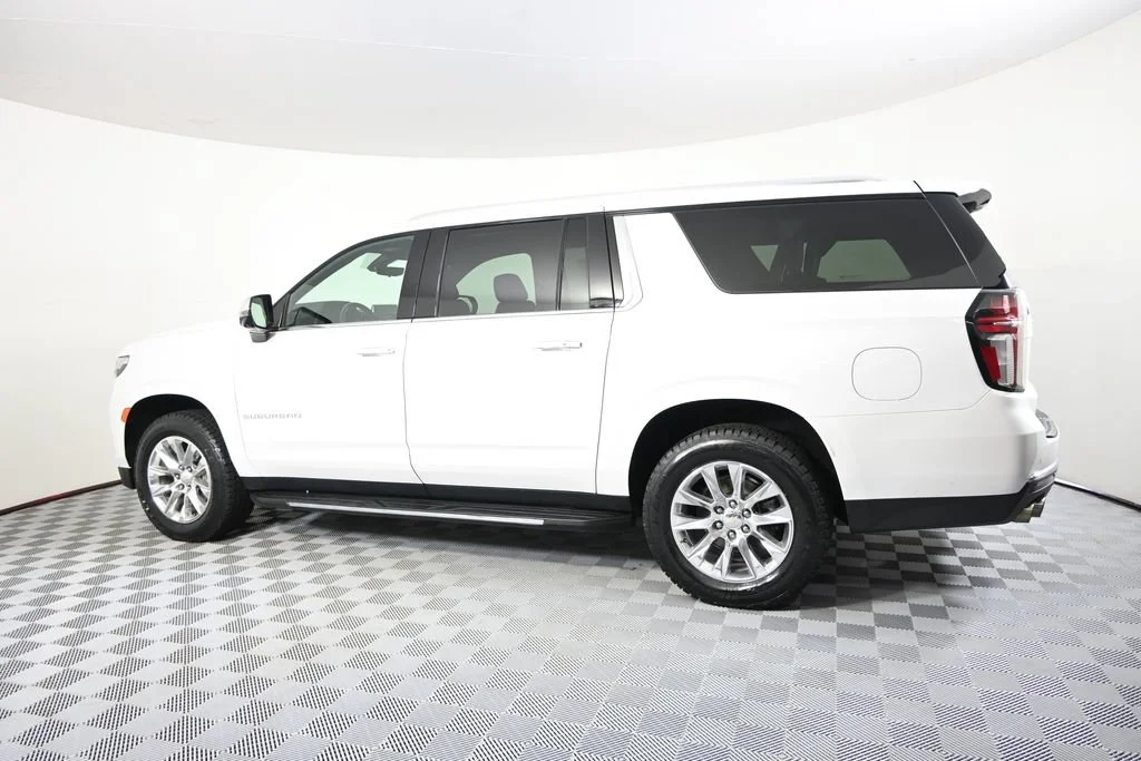 Used 2021 IRIDESCENT PEARL TRICOAT Chevrolet Premier image 3