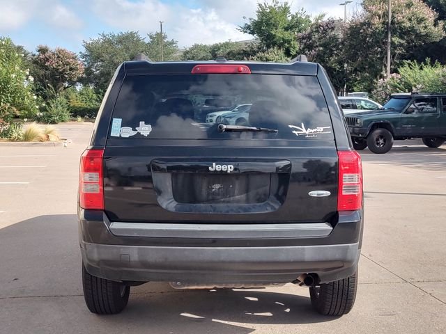 Used 2012 Black Jeep Latitude image 4