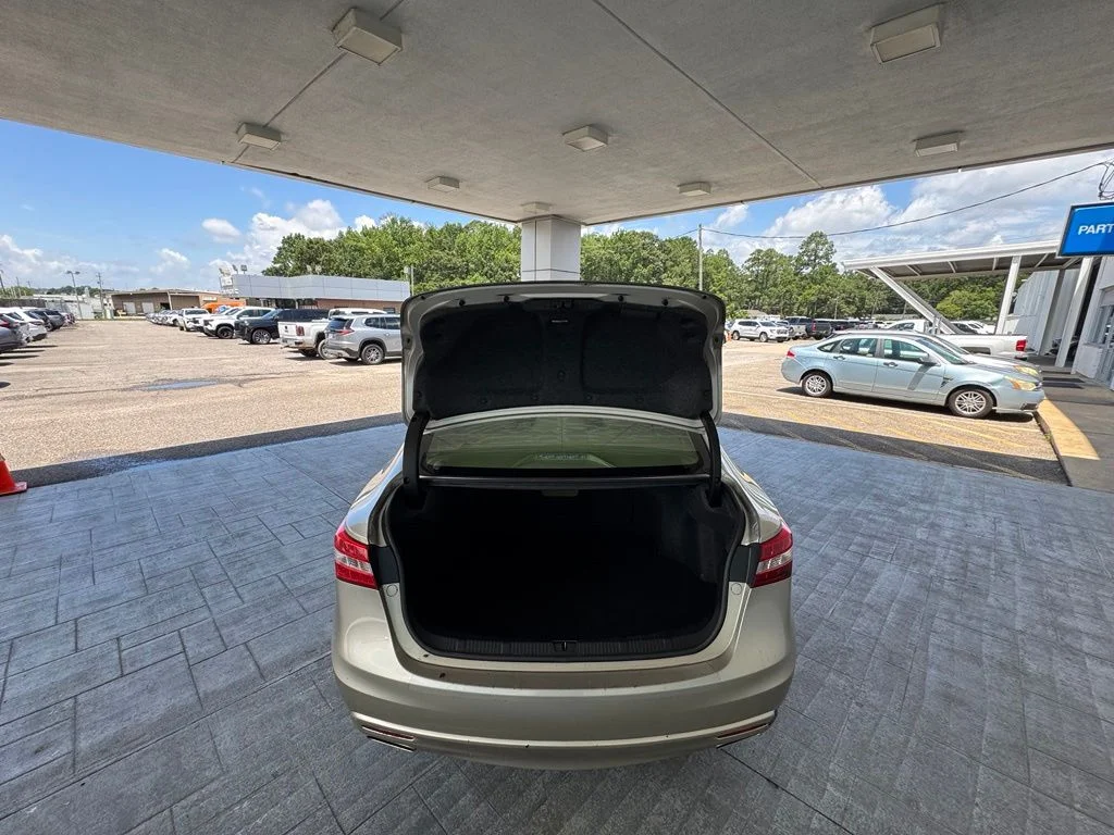 Used 2015  Toyota XLE Premium image 8