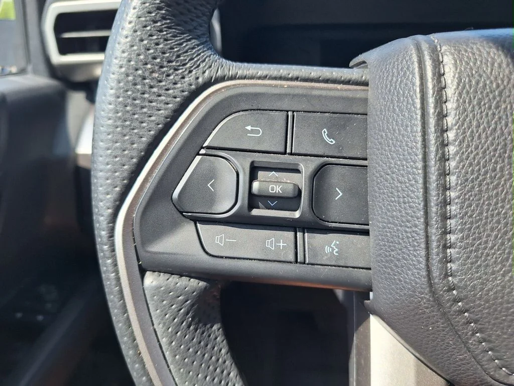 Used 2025 White Toyota SR5 image 17