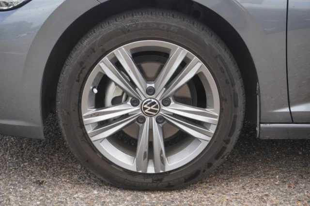 Used 2024 Gray Volkswagen SE image 13
