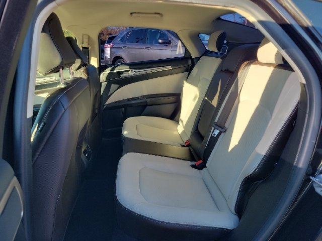 Used 2020 Black Metallic Ford SE image 25