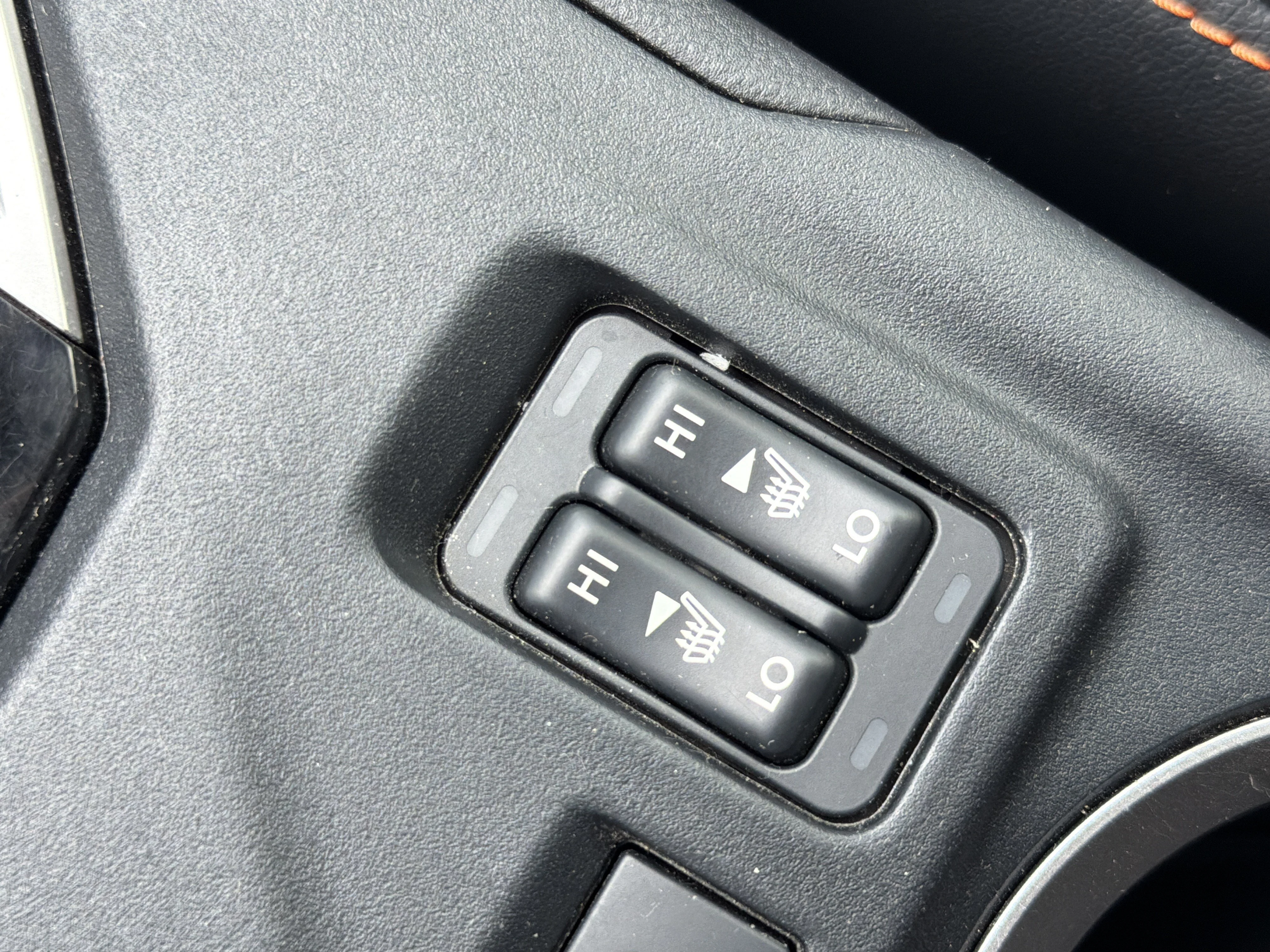 Used 2019 Ice Silver Metallic Subaru Limited image 31