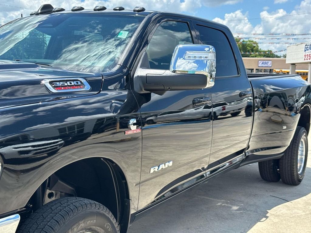 New 2026 Diamond Black Crystal Pearl-Coat Exterior Paint RAM Laramie image 13