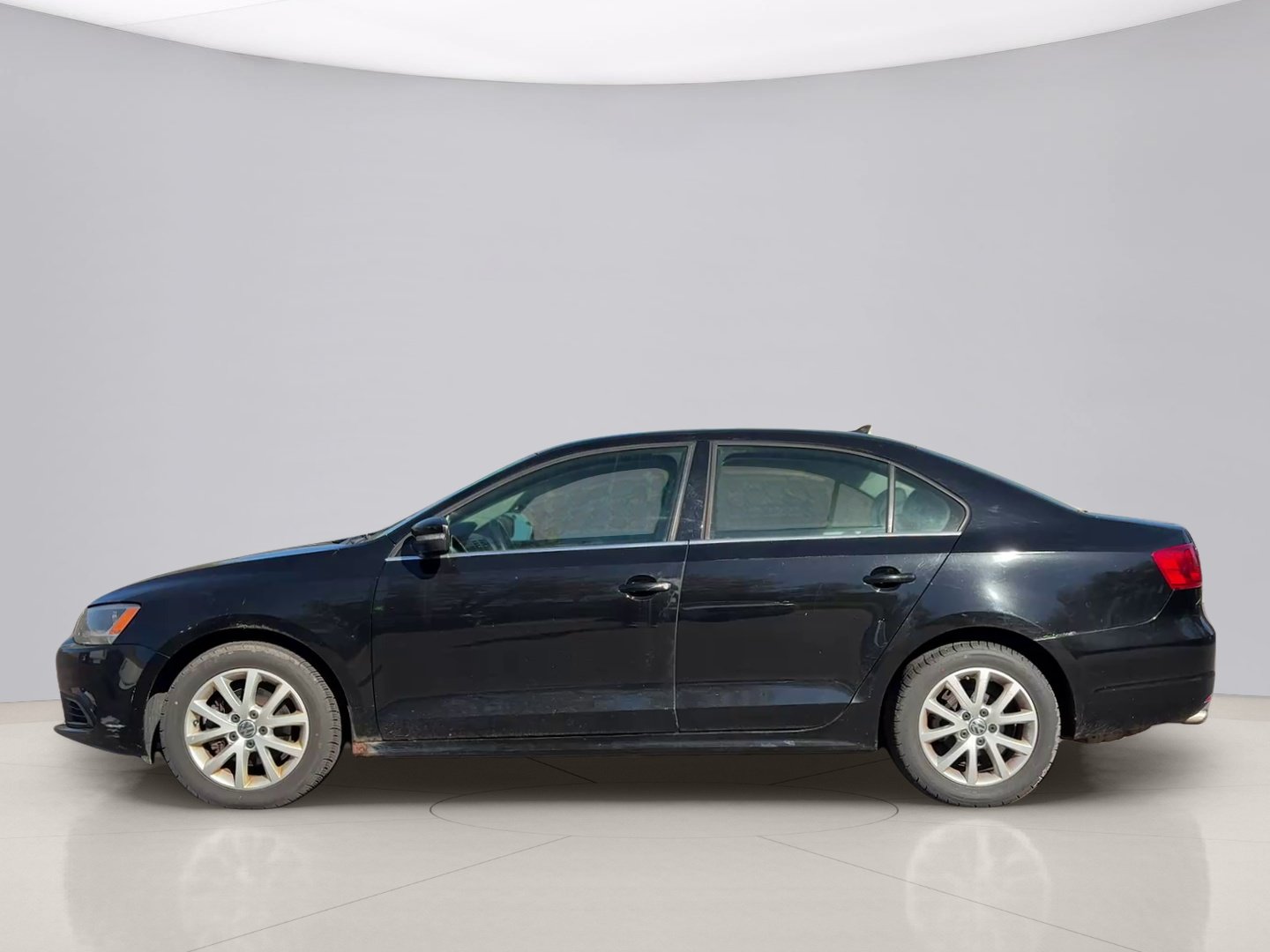 Used 2014 Black Volkswagen SE image 3