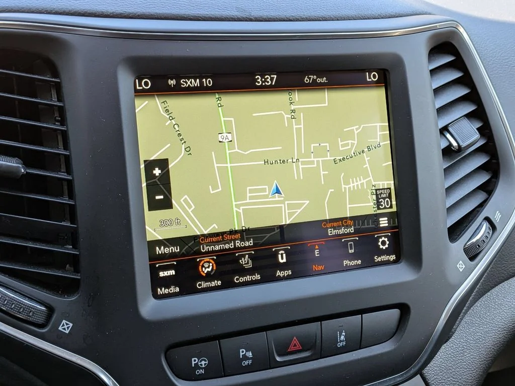 Used 2023 Black Jeep Altitude image 18