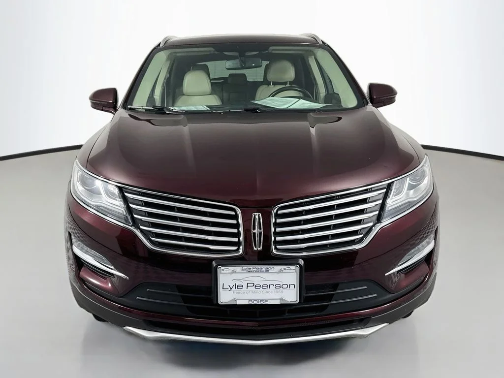 Used 2017 Burgundy Lincoln Select image 6