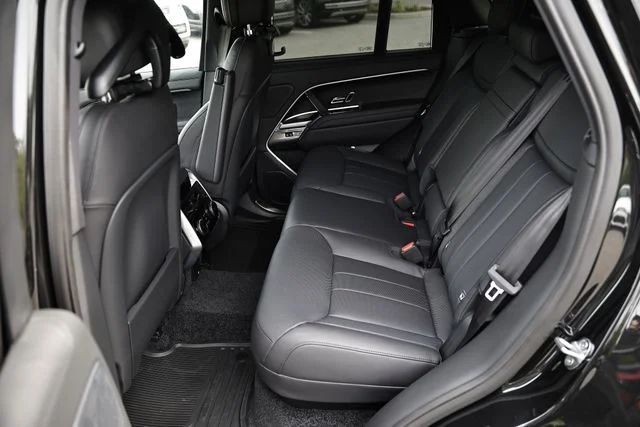 New 2026 Santorini Black Land Rover SE image 30