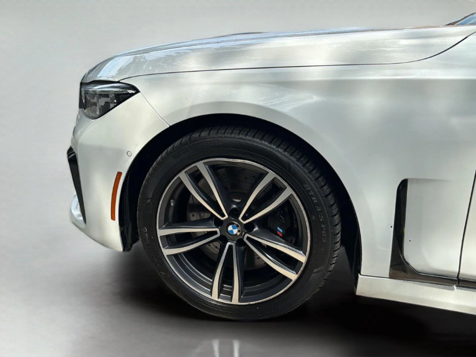 Used 2021 Mineral White Metallic BMW 750i xDrive image 30