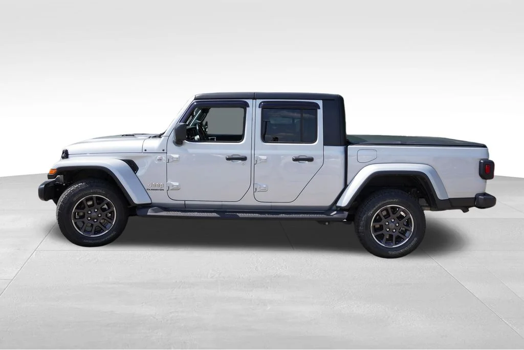 Used 2022 Silver Zynith Clearcoat Jeep Overland image 9
