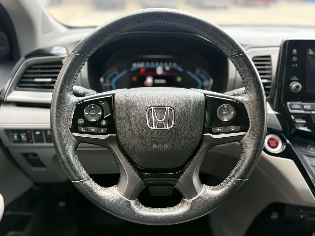 Used 2022 Pacific Pewter Metallic Honda Touring image 12