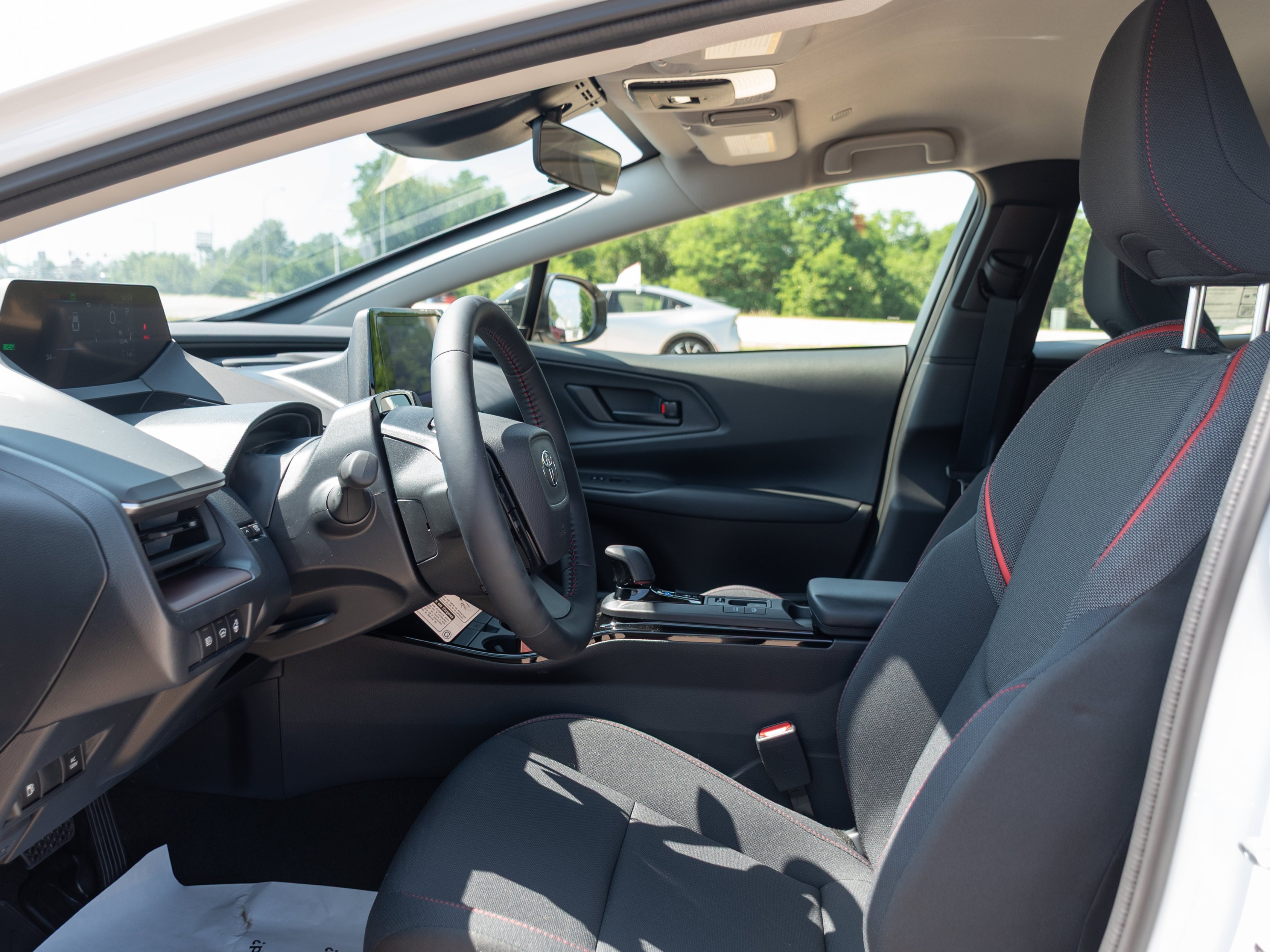 New 2026 Wind Chill Pearl <sup>1</sup> Toyota  SE image 8