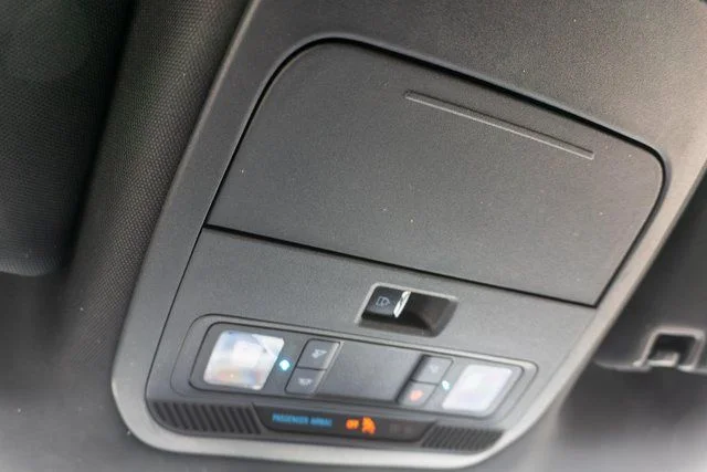 Used 2022 White Metallic Ford XLT image 26