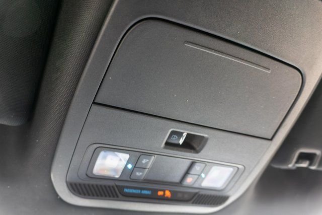 Used 2022 White Metallic Ford XLT image 26